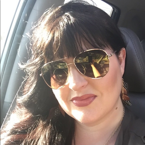 Meet your Posher, Gina - Picture 3 of 5